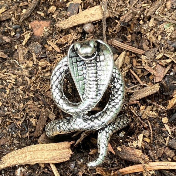 Vintage-Style Punk Cobra Wrap Around Silver Alloy Adjustable Ring Size 7 (H218) - Picture 1 of 15